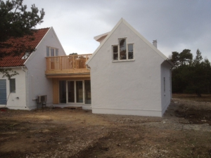 Hus i Östergarn där vi gjort en tillbyggnad med mellandel