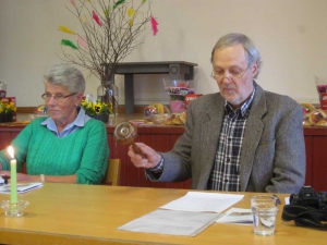 Radarparet Birgitta Olsson och Stefan Haase leder årsmötesförhandlingarna